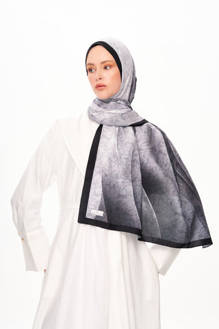 Moi Scarf Écho d’Orient Zéro Poids Desenli Şal Koyu Gri