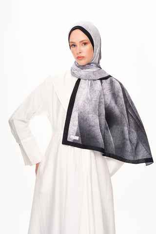 Moi Scarf Écho d’Orient Zéro Poids Desenli Şal Koyu Gri