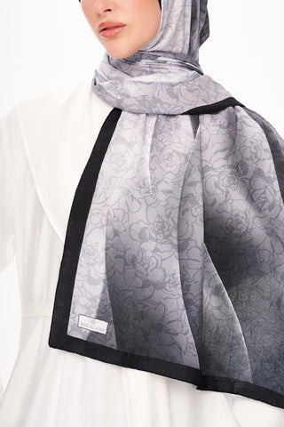Moi Scarf Écho d’Orient Zéro Poids Desenli Şal Koyu Gri