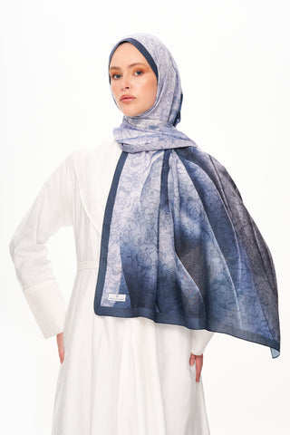 Moi Scarf Écho d’Orient Zéro Poids Desenli Şal Koyu Mavi