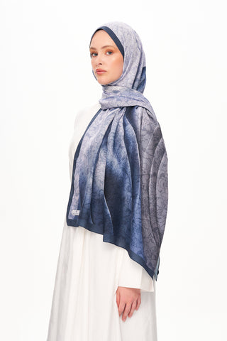 Moi Scarf Écho d’Orient Zéro Poids Desenli Şal Koyu Mavi